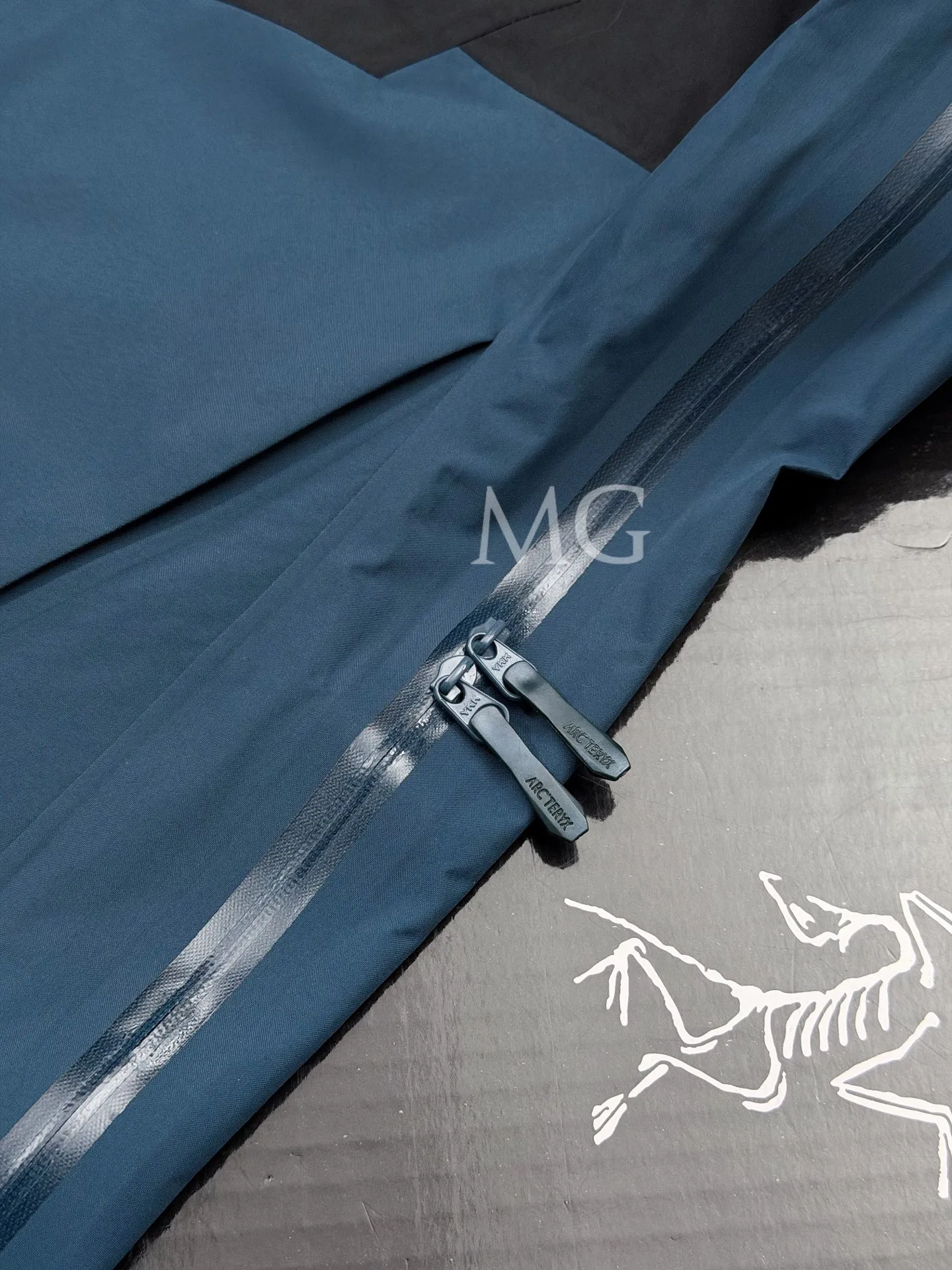 k 66 Quality ARC'TERYX ALPHA SV 8 Breathable Sv ， ， ， ： N X GORE-TEX® Alpha SV Wear-Resistant Wear-Resistant : ykk logo TPU 100 1.1 Water Tight™ : 70 : logo， Velcro® ， ， ， Hem Lock ： Blue Size：XS-XXL ：116 120 124 128 132 136 ：48 49 50 51 52 53 ：62 63 64 67 68 ：70.5 72.5 74.5 76.5 77.5 78.5